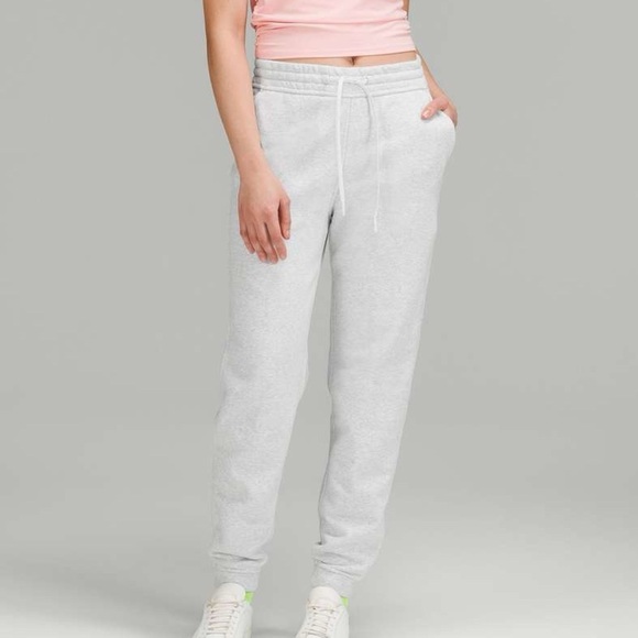 Lululemon Loungeful High-Rise Cropped Jogger Sweatpants - Picture 1 of 7